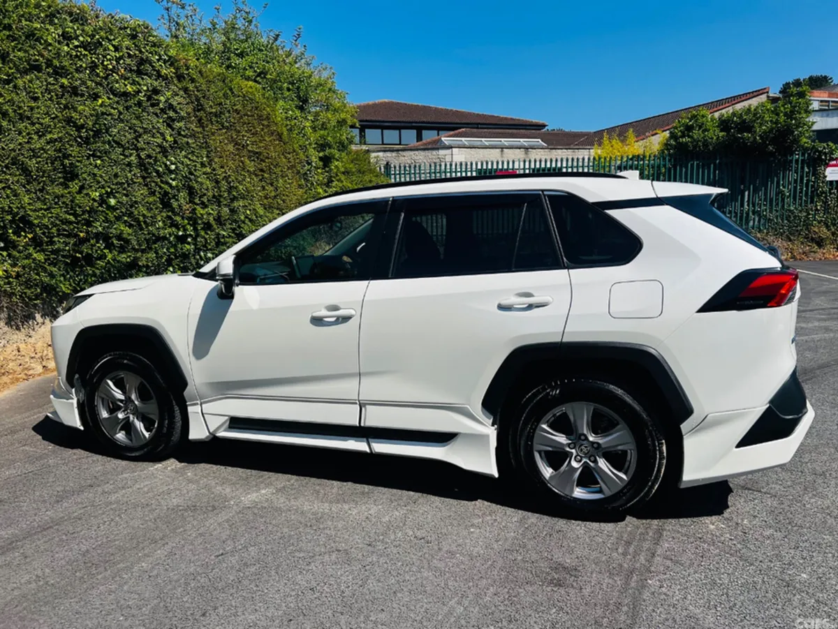 Toyota RAV4 SUV, Petrol Hybrid, 2022, White