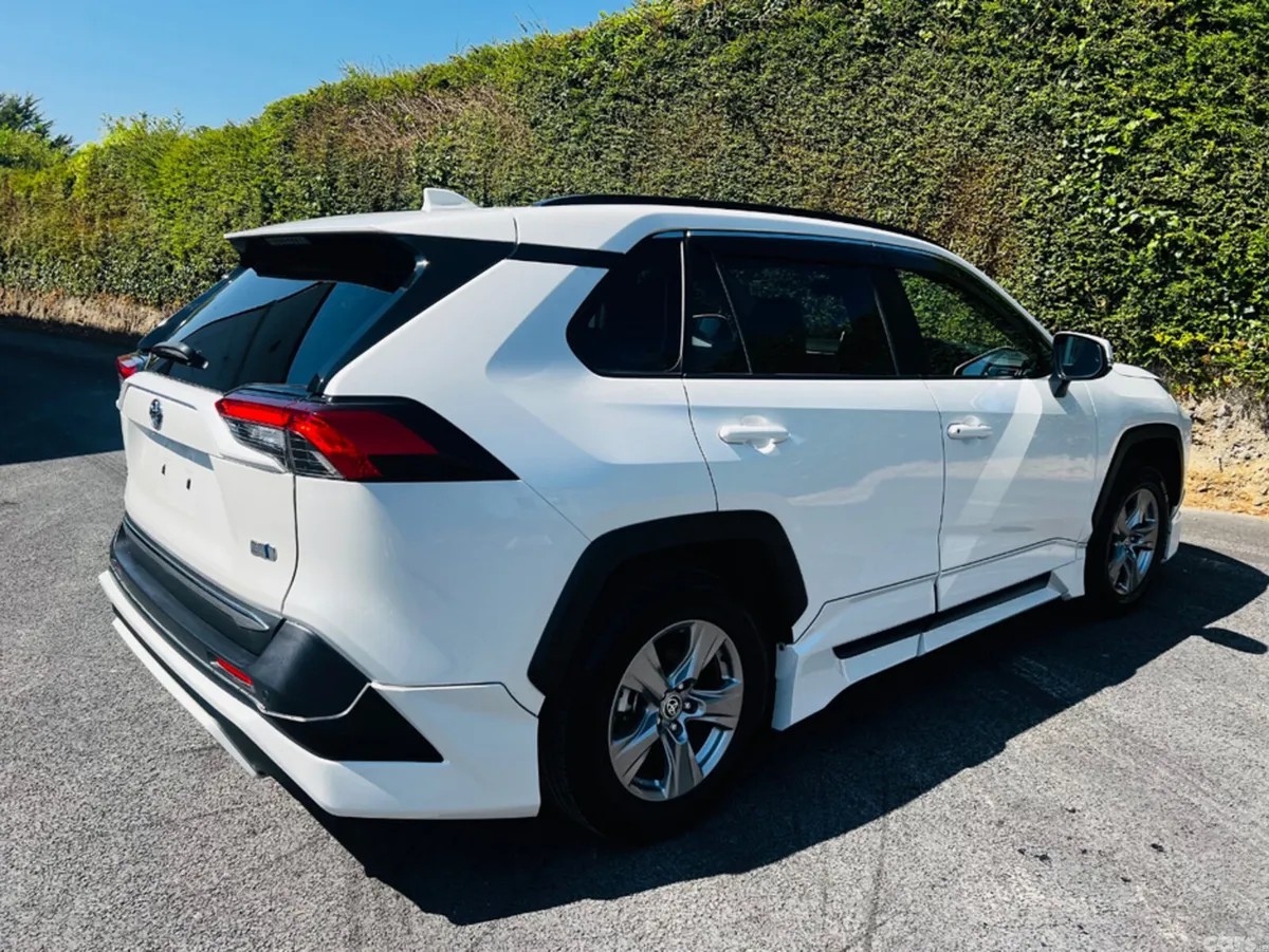 Toyota RAV4 SUV, Petrol Hybrid, 2022, White