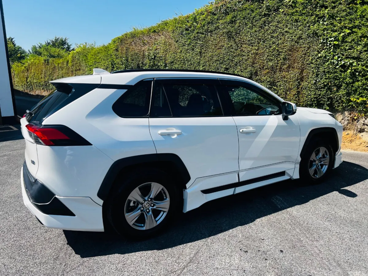 Toyota RAV4 SUV, Petrol Hybrid, 2022, White