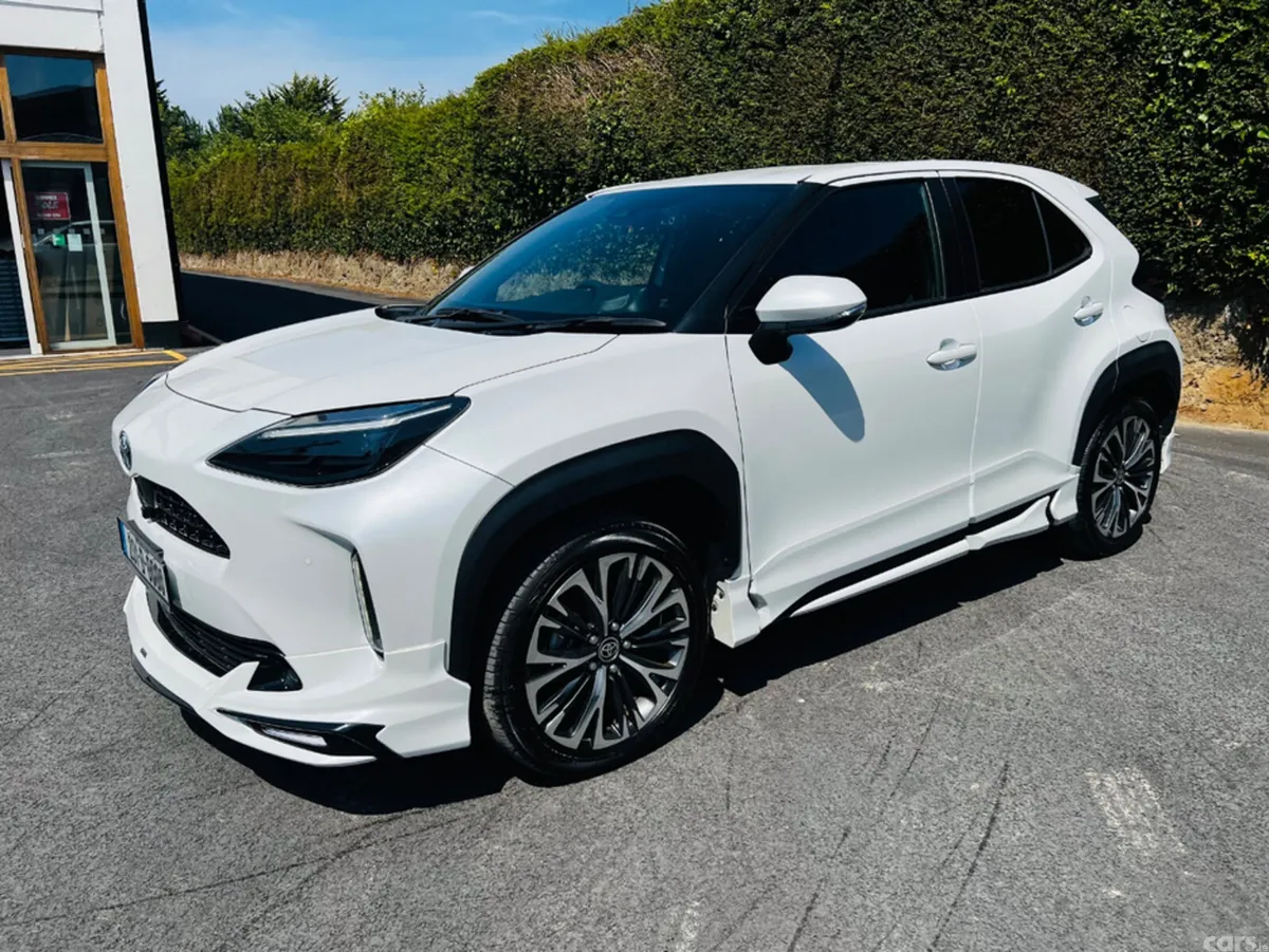 Toyota Yaris Cross SUV, Petrol Hybrid, 2023, White