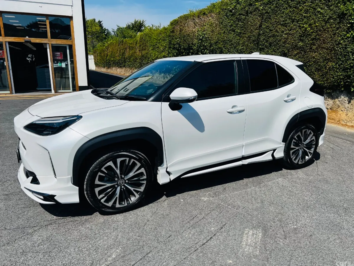 Toyota Yaris Cross SUV, Petrol Hybrid, 2023, White