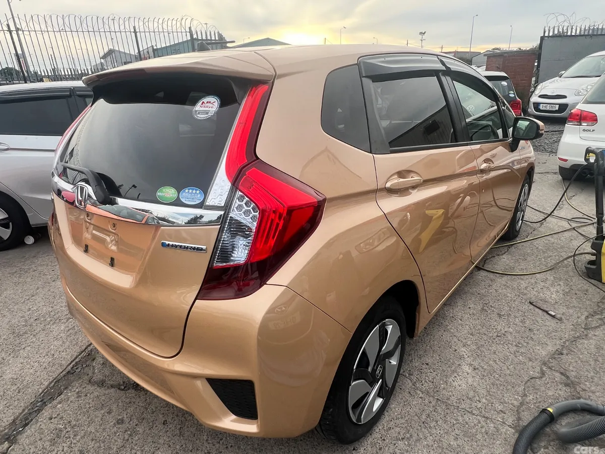 Honda Fit Hatchback, Petrol, 2014, Gold