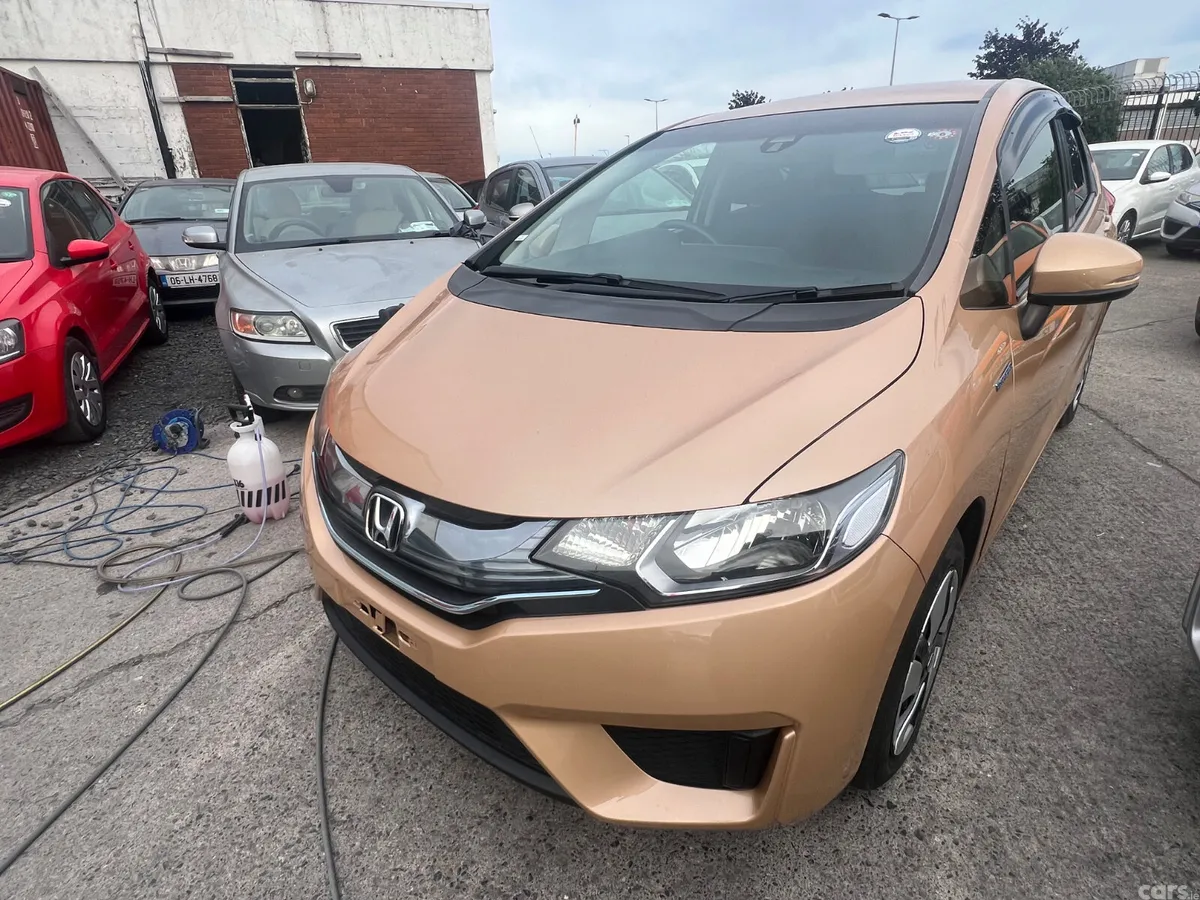 Honda Fit Hatchback, Petrol, 2014, Gold