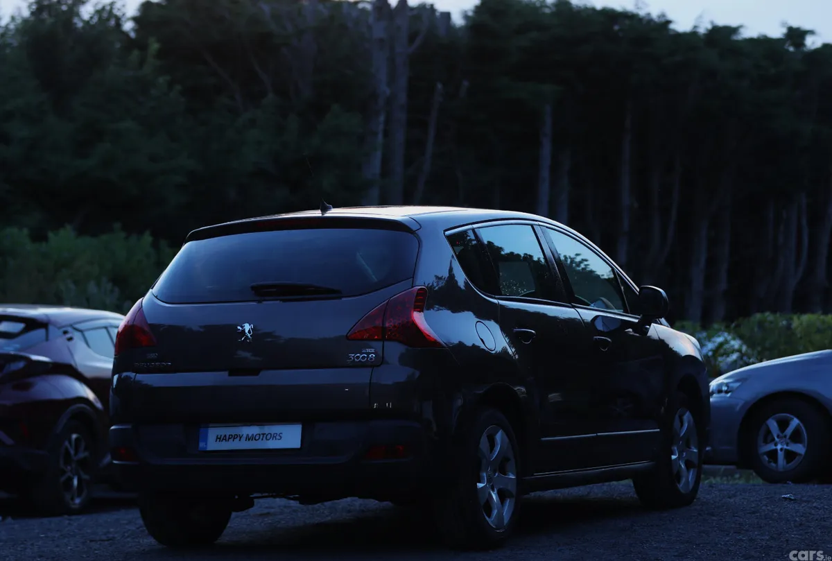 Peugeot 3008 MPV, Diesel, 2013, Brown