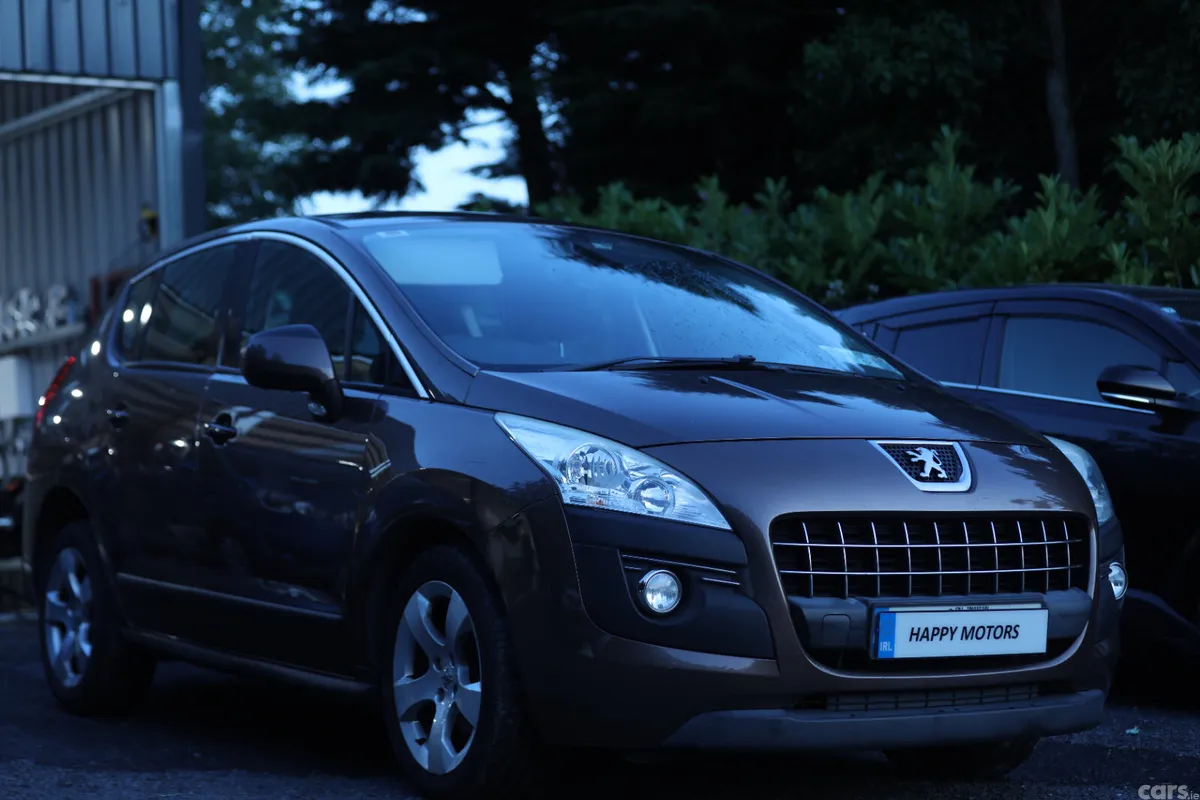 Peugeot 3008 MPV, Diesel, 2013, Brown