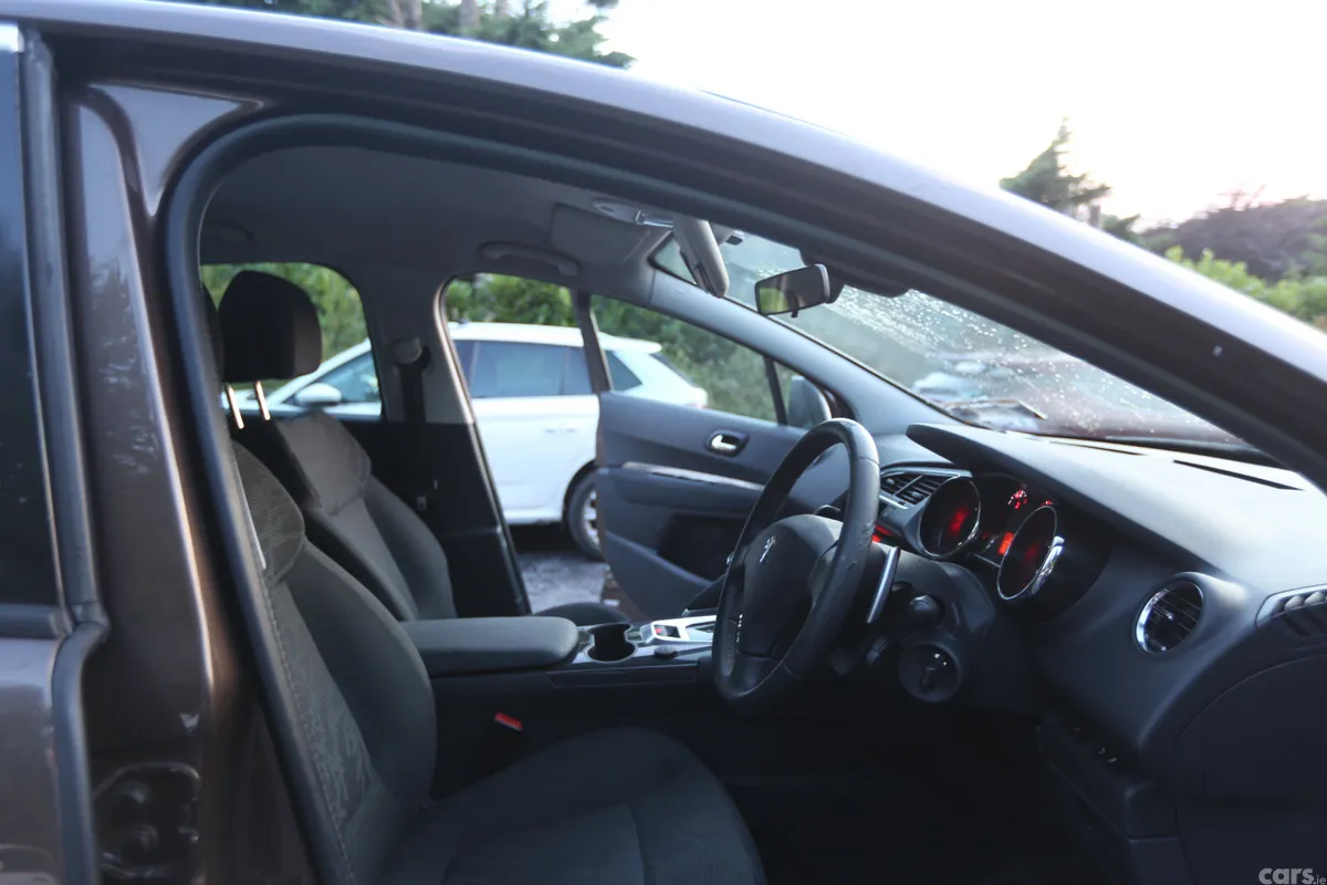 Peugeot 3008 MPV, Diesel, 2013, Brown