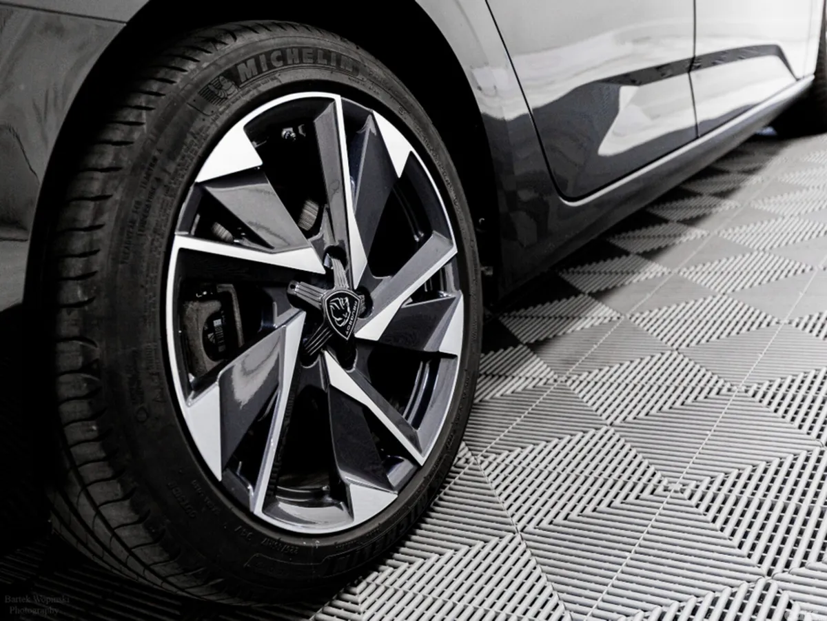 Peugeot 308 Estate, Petrol Plug-in Hybrid, 2024, Black