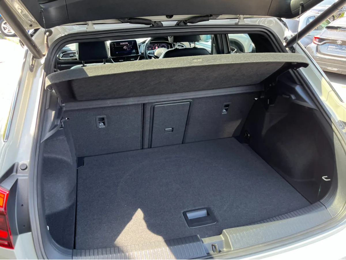 Volkswagen T-Roc SUV, Diesel, 2023, White