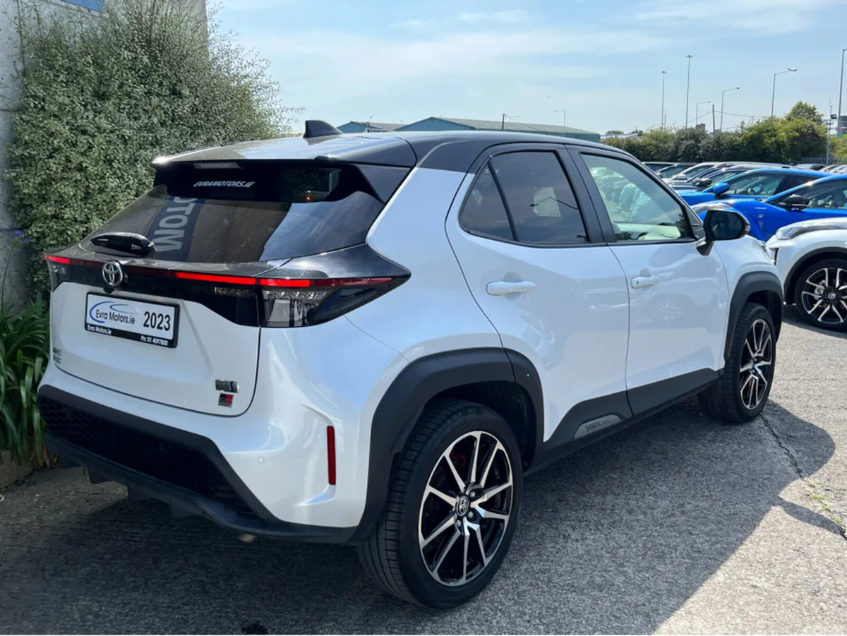 Toyota Yaris Cross SUV, Petrol Hybrid, 2023, White