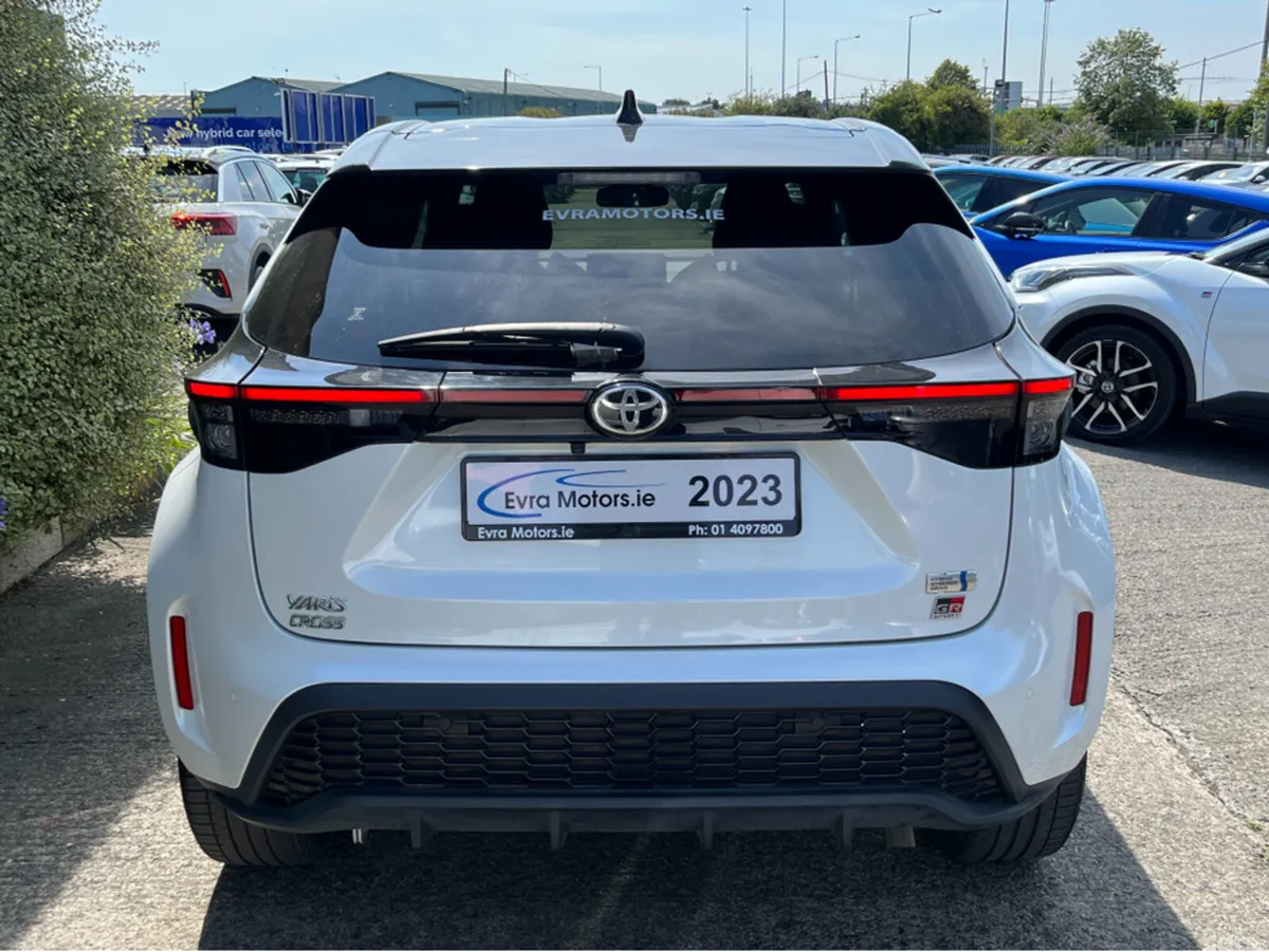 Toyota Yaris Cross SUV, Petrol Hybrid, 2023, White