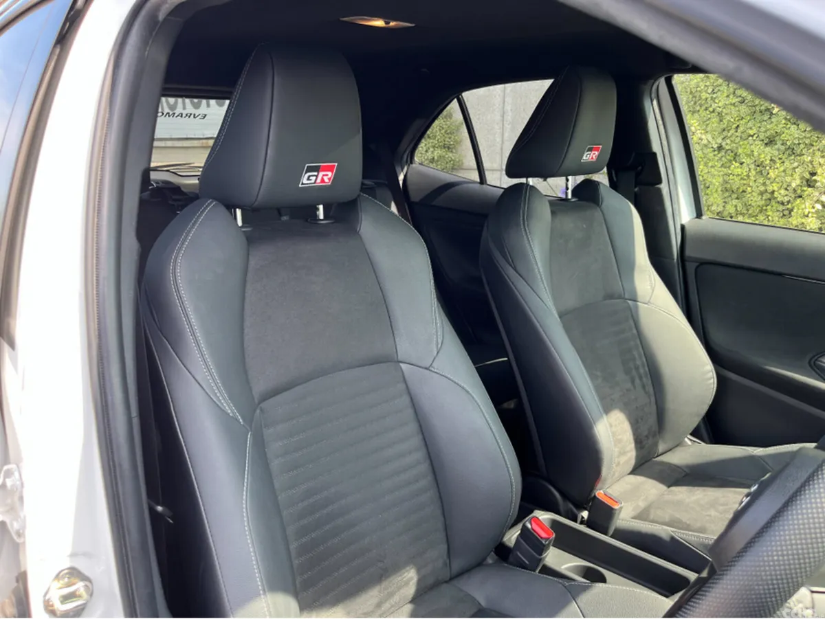 Toyota Yaris Cross SUV, Petrol Hybrid, 2023, White