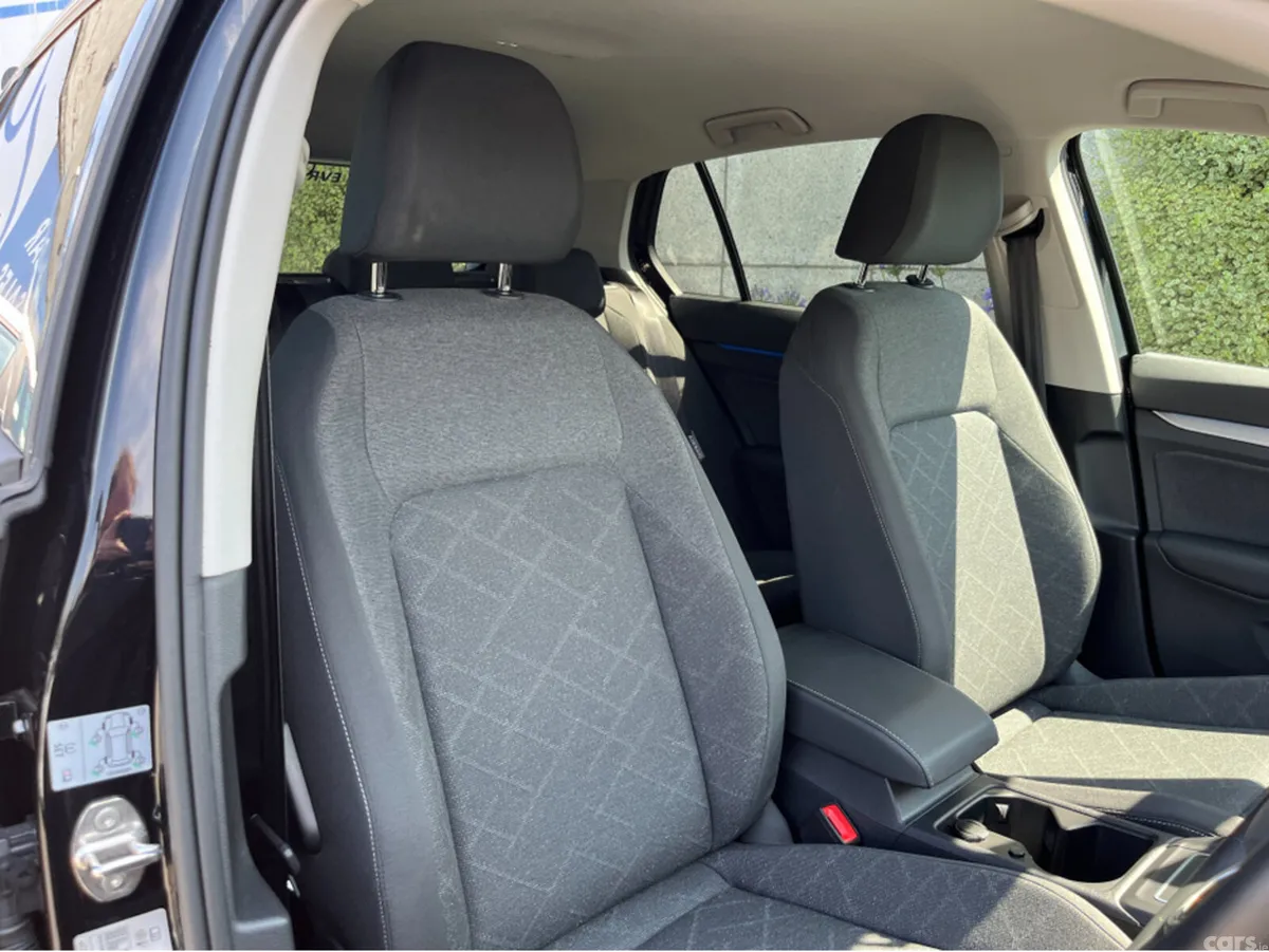 Volkswagen Golf Hatchback, Diesel, 2023, Black