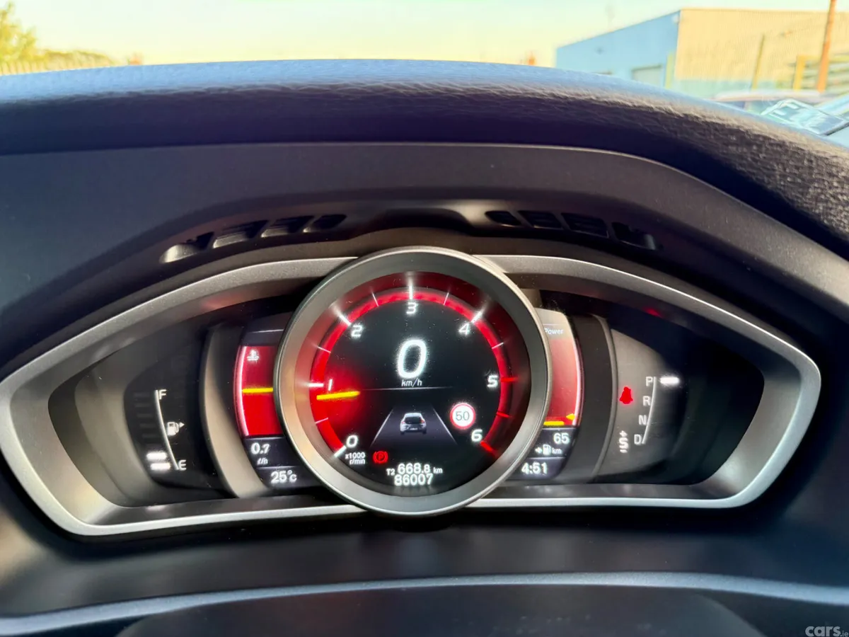 Volvo V40 Hatchback, Diesel, 2016, Black