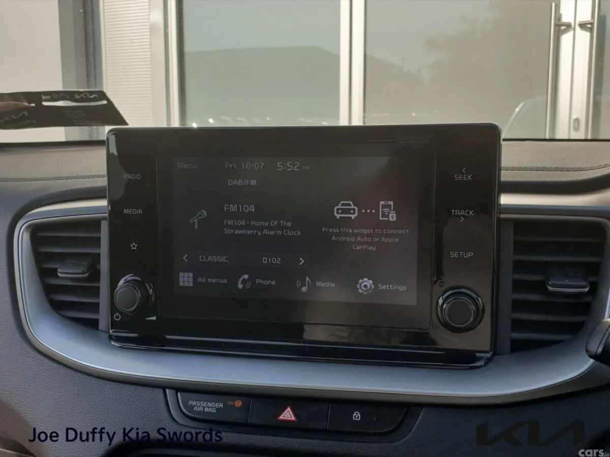 Kia Ceed Hatchback, Diesel Hybrid, 2023, White