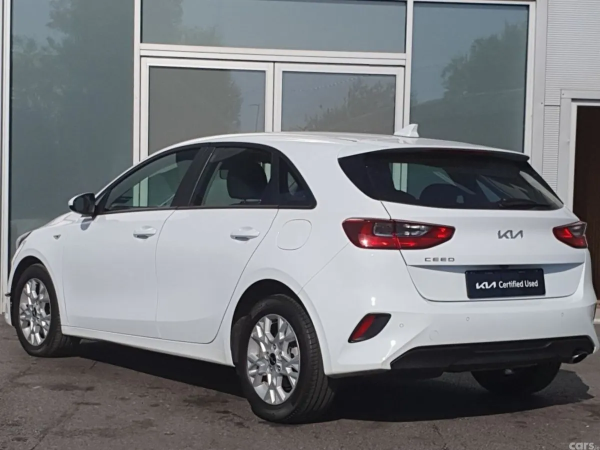 Kia Ceed Hatchback, Diesel Hybrid, 2023, White