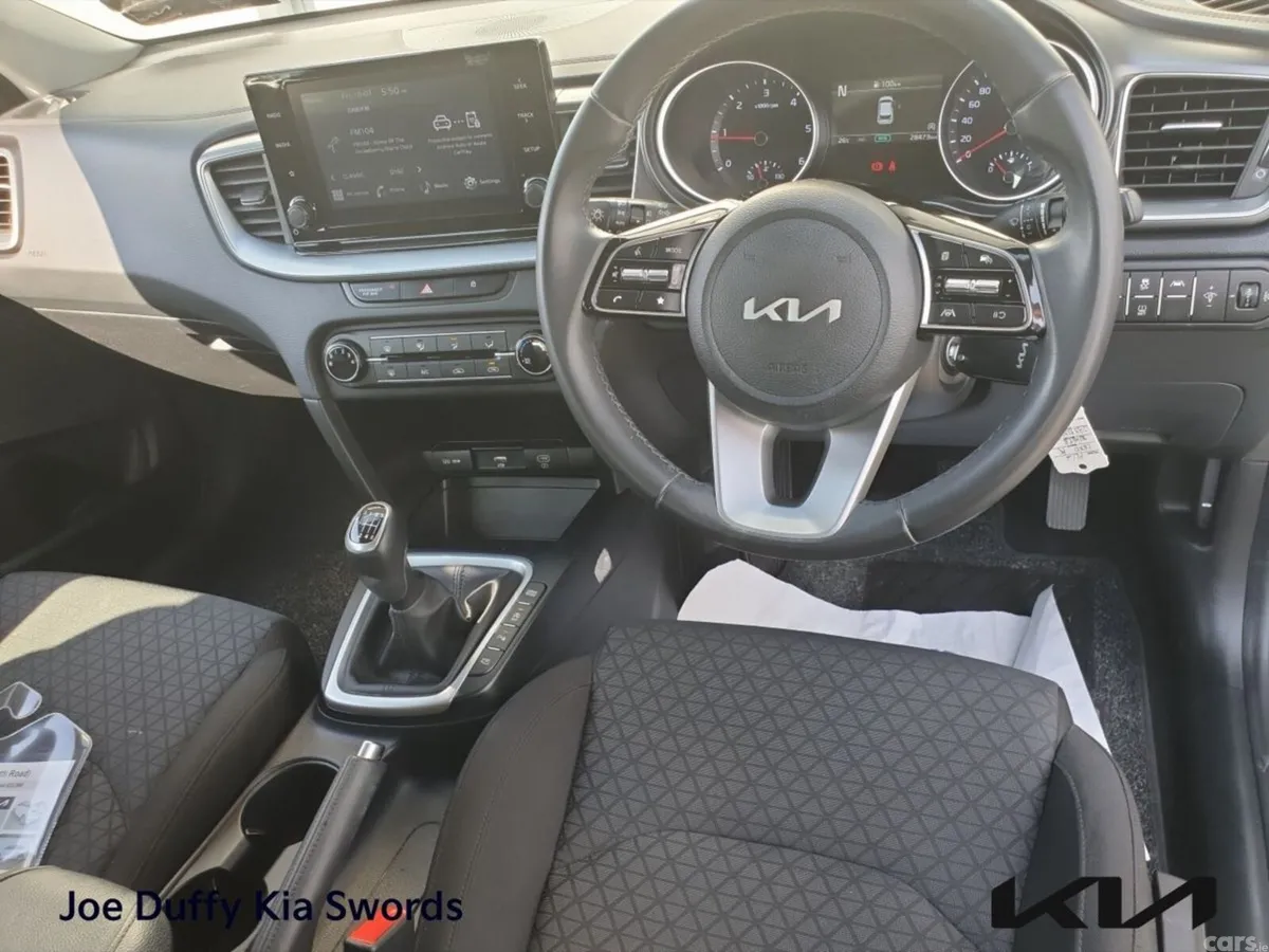 Kia Ceed Hatchback, Diesel Hybrid, 2023, White