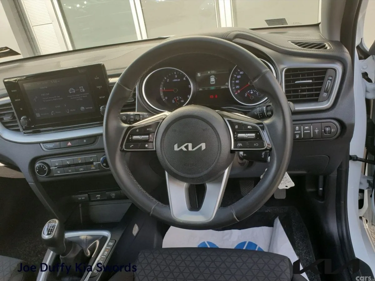Kia Ceed Hatchback, Diesel Hybrid, 2023, White