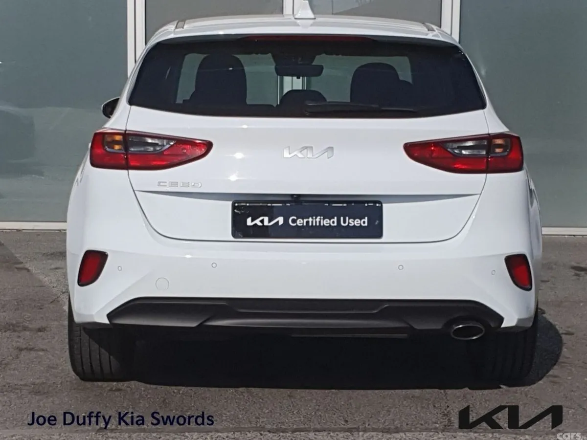 Kia Ceed Hatchback, Diesel Hybrid, 2023, White