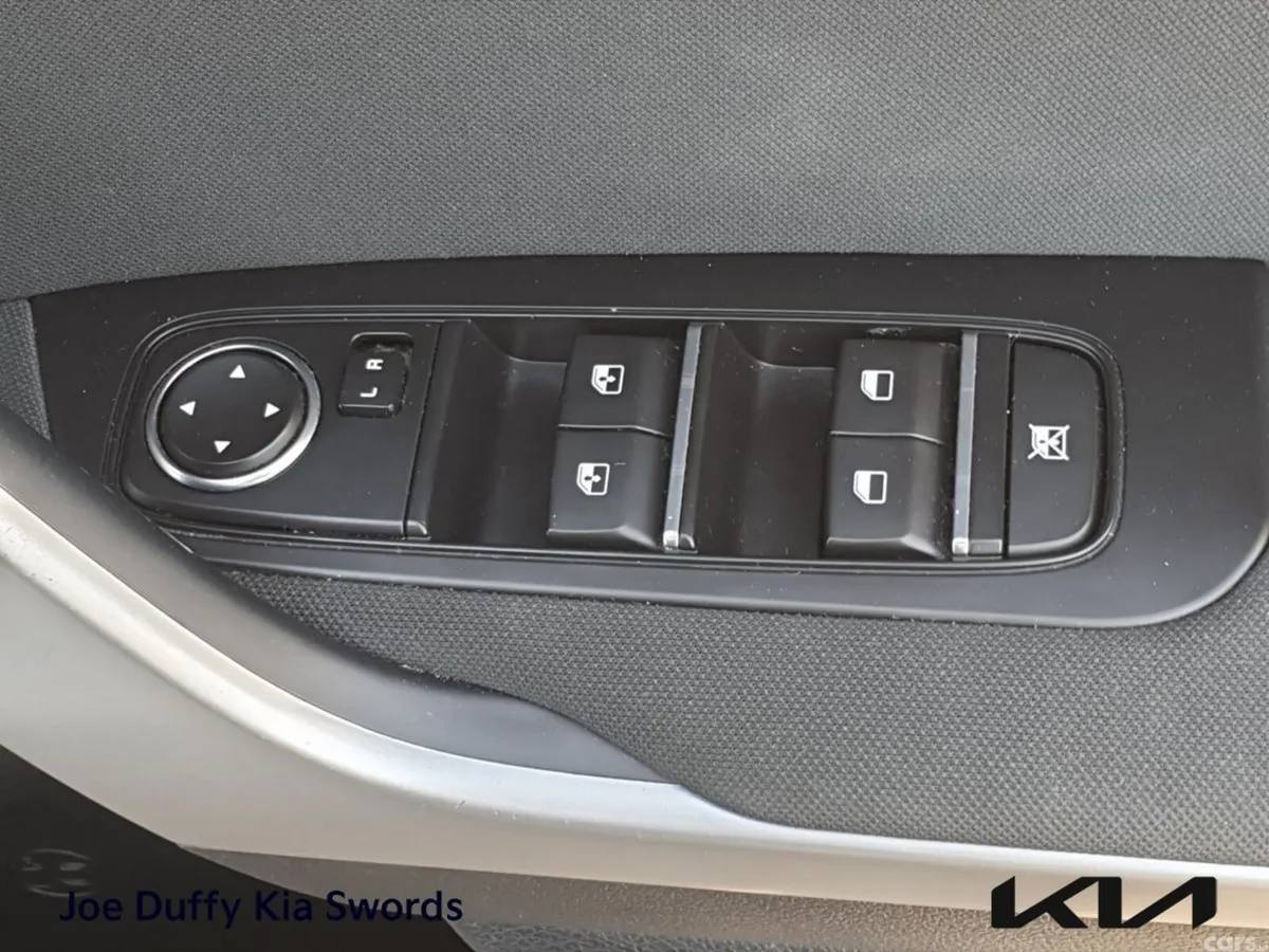 Kia Ceed Hatchback, Diesel Hybrid, 2023, White