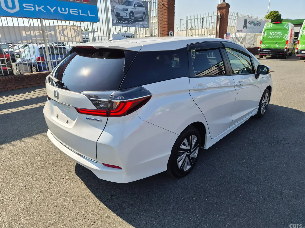 Honda Shuttle Estate, Petrol Hybrid, 2020, White