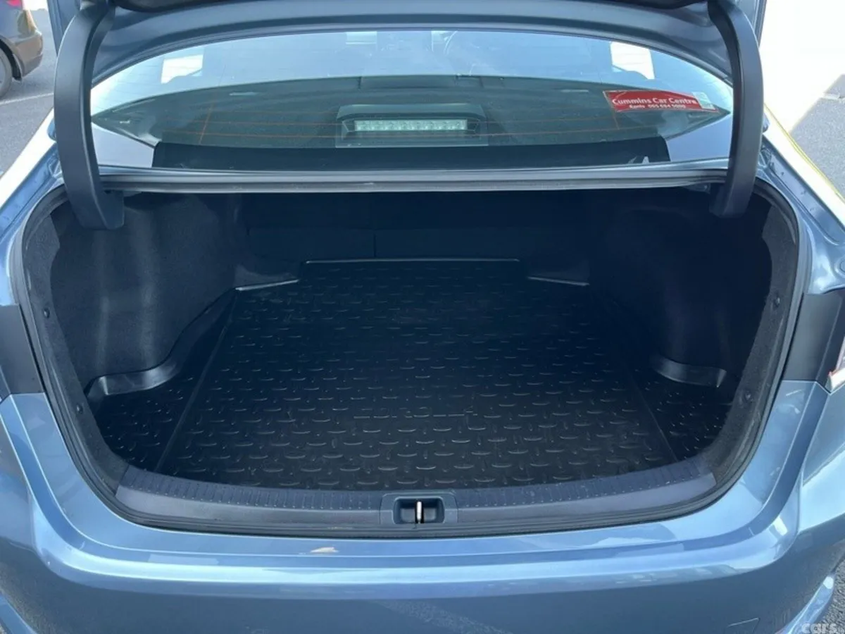 Toyota Corolla Saloon, Petrol Hybrid, 2019, Grey