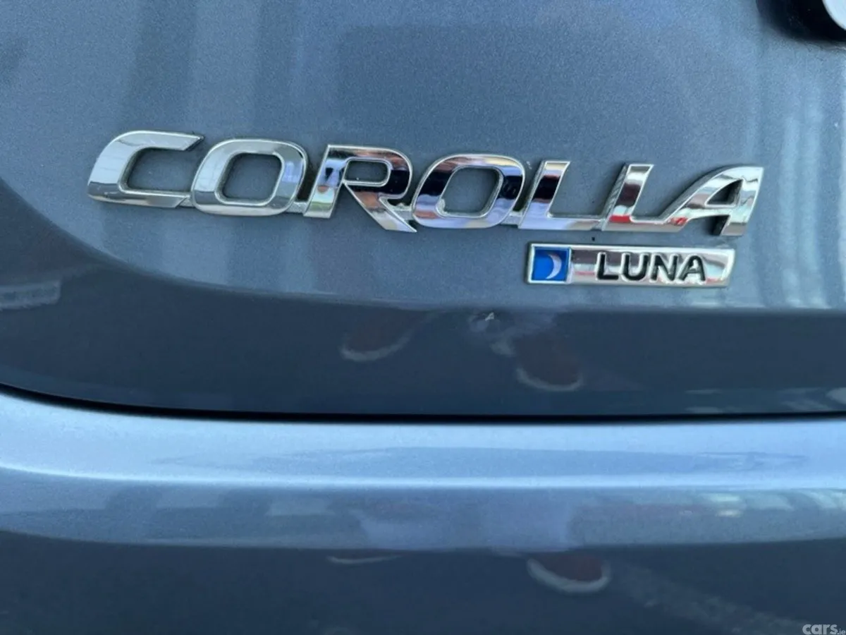 Toyota Corolla Saloon, Petrol Hybrid, 2019, Grey