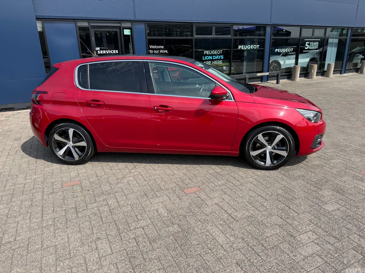 Peugeot 308 Hatchback, Petrol, 2020, Red