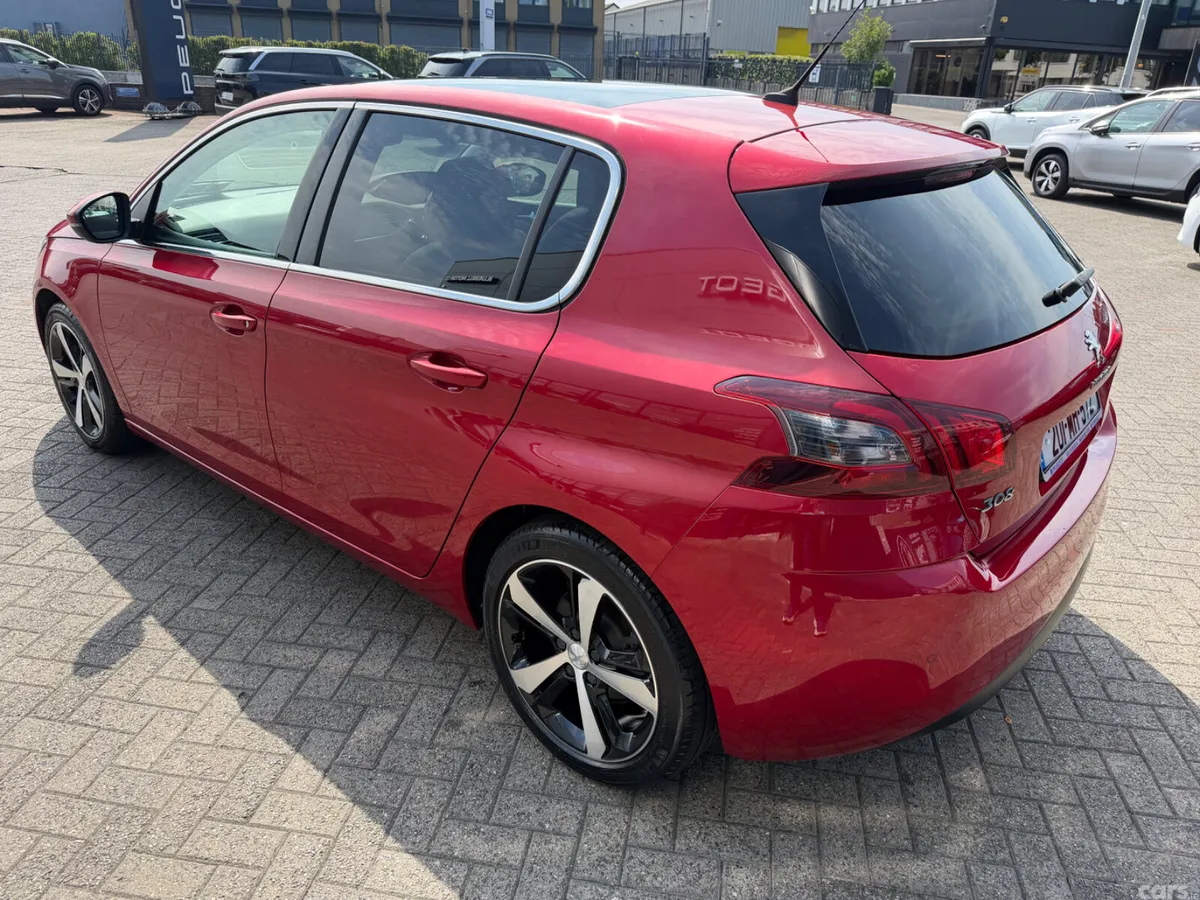 Peugeot 308 Hatchback, Petrol, 2020, Red