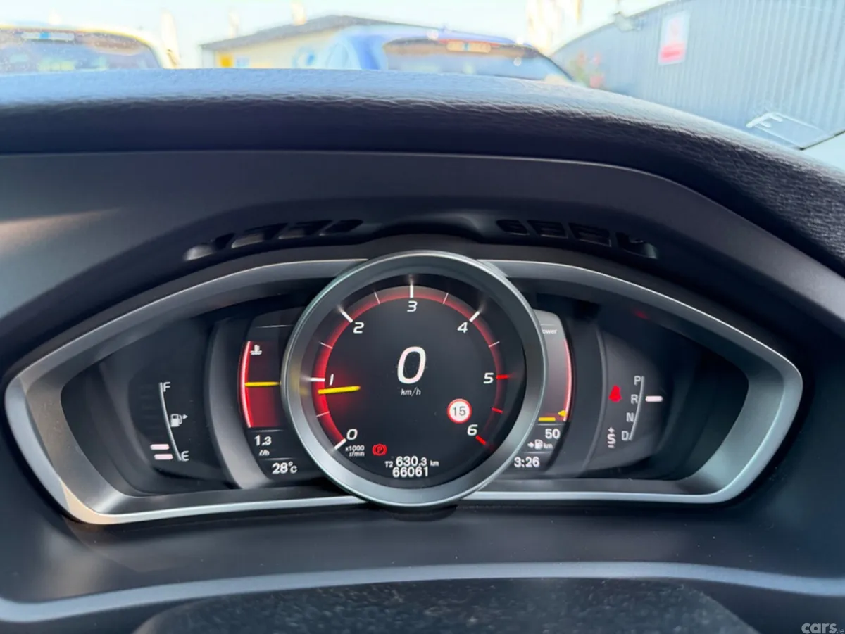 Volvo V40 Hatchback, Diesel, 2018, Red