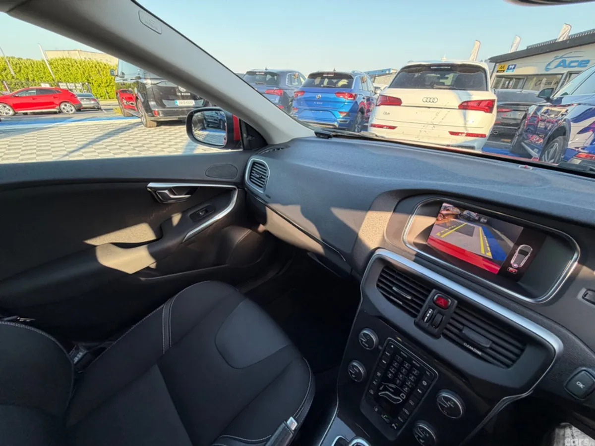 Volvo V40 Hatchback, Diesel, 2018, Red