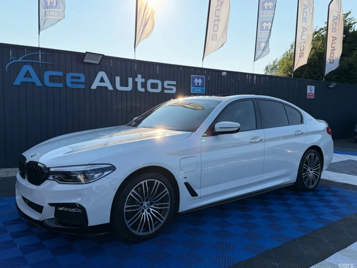 BMW 5-Series Saloon, Petrol Plug-in Hybrid, 2018, White