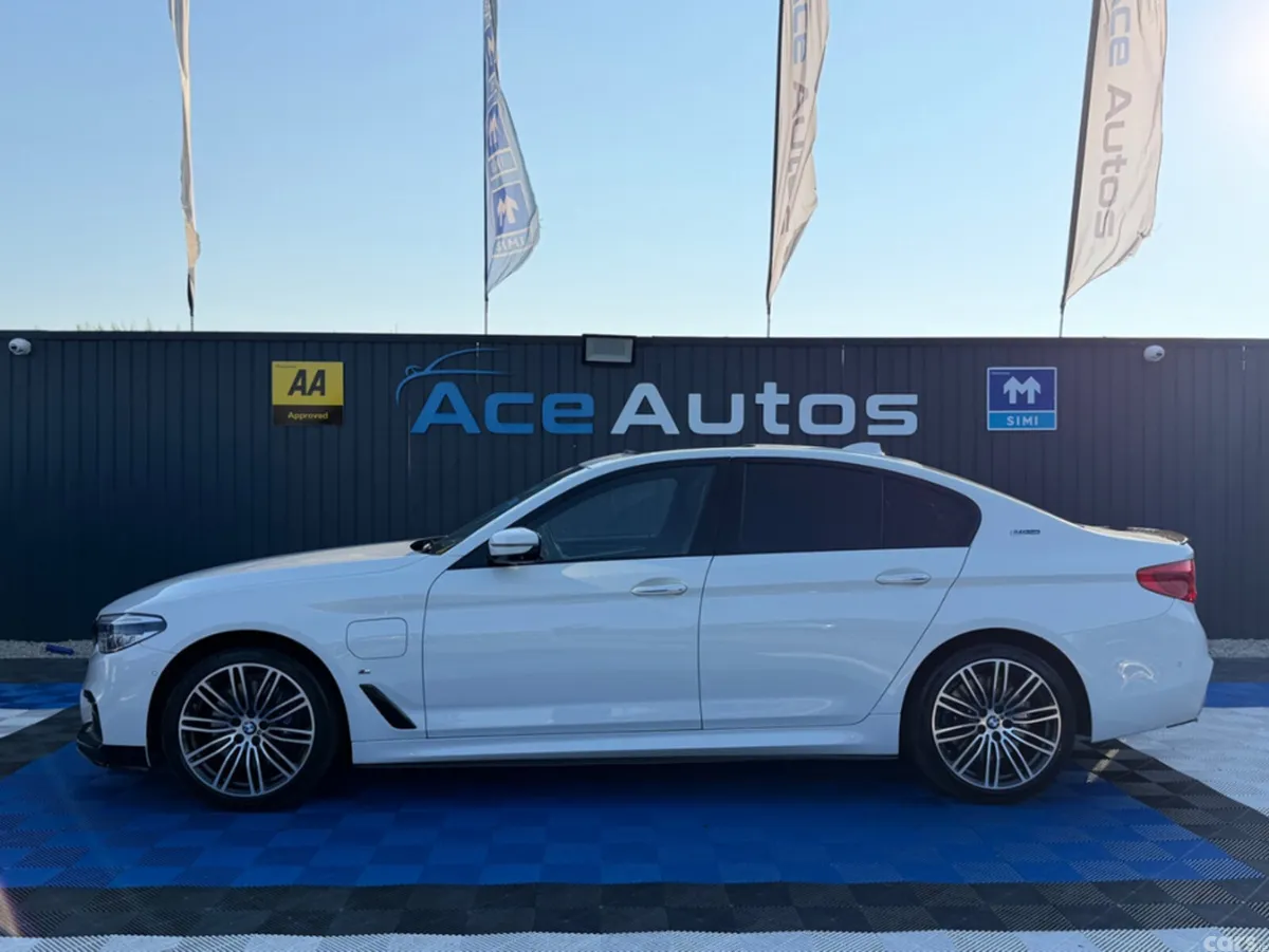 BMW 5-Series Saloon, Petrol Plug-in Hybrid, 2018, White