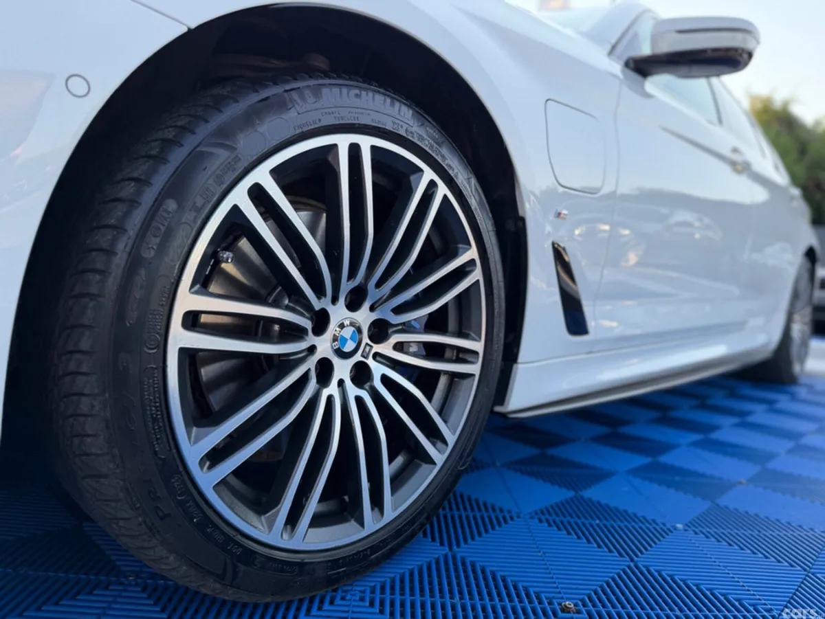 BMW 5-Series Saloon, Petrol Plug-in Hybrid, 2018, White