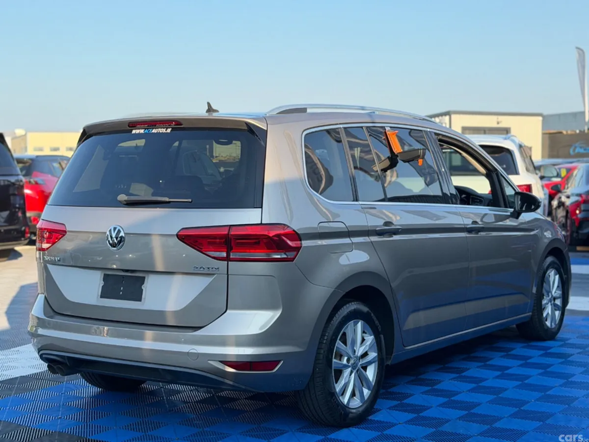 Volkswagen Touran MPV, Diesel, 2019, Beige