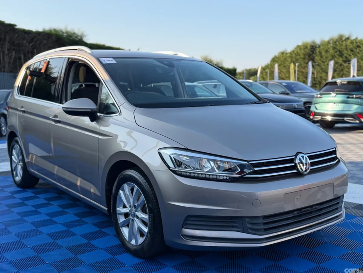 Volkswagen Touran MPV, Diesel, 2019, Beige