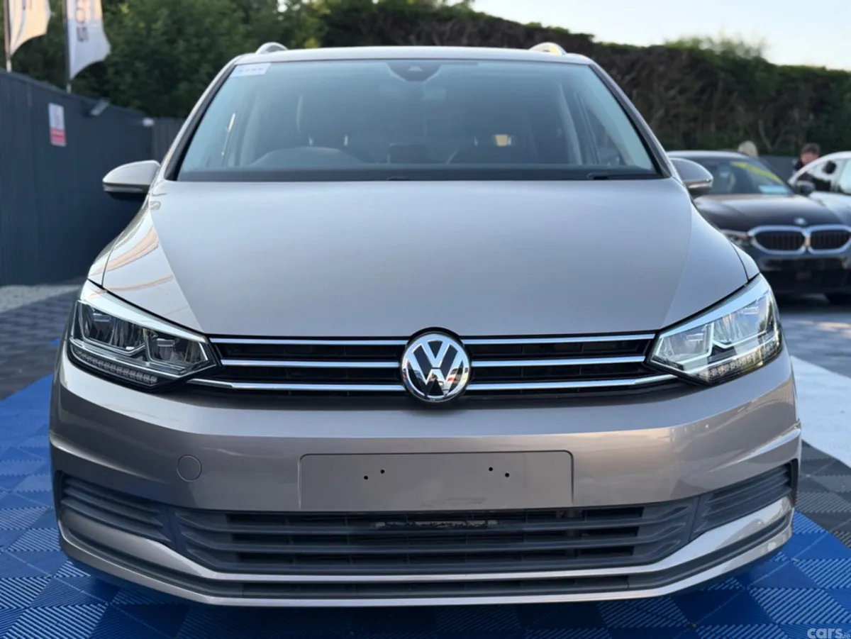 Volkswagen Touran MPV, Diesel, 2019, Beige
