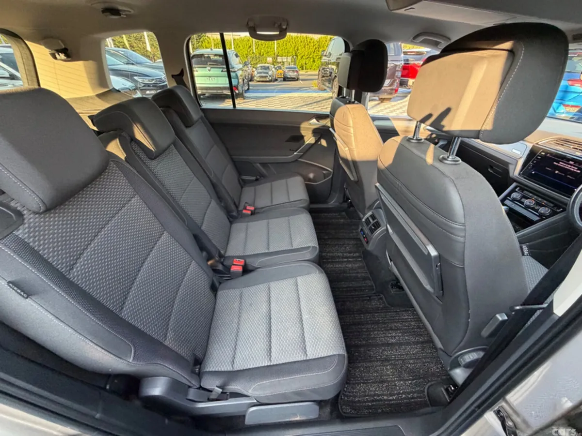 Volkswagen Touran MPV, Diesel, 2019, Beige