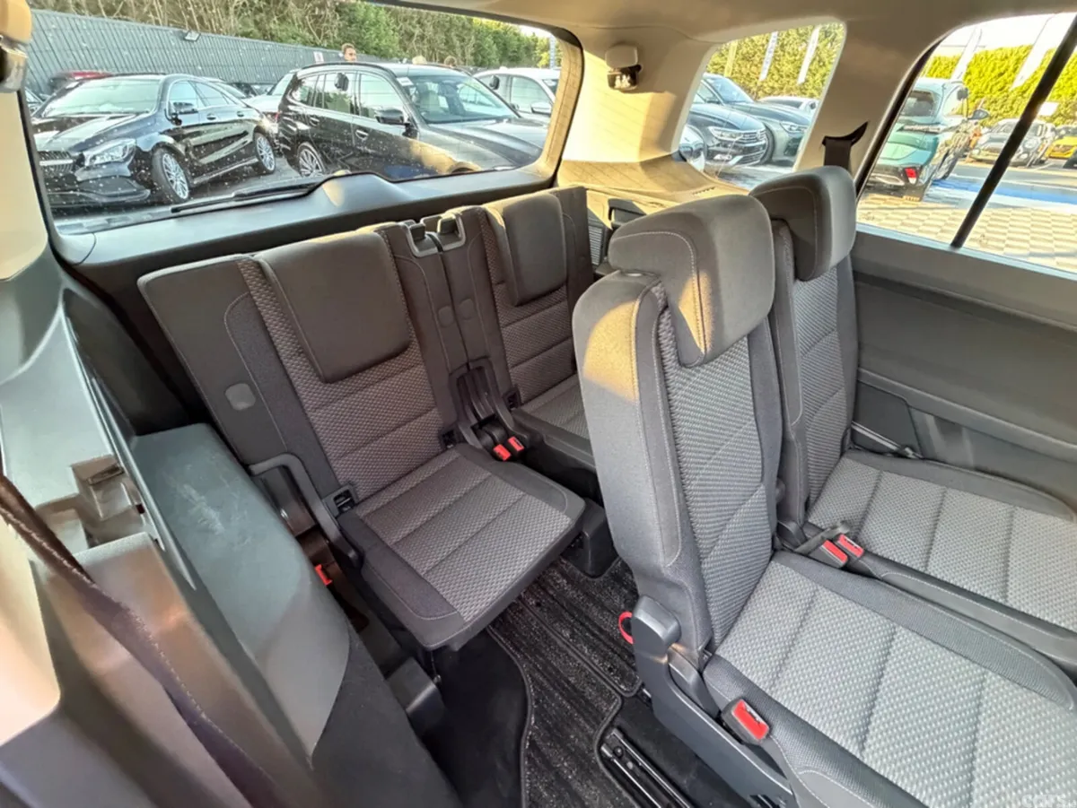 Volkswagen Touran MPV, Diesel, 2019, Beige