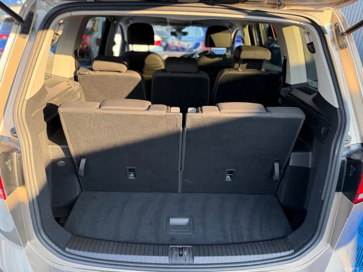 Volkswagen Touran MPV, Diesel, 2019, Beige