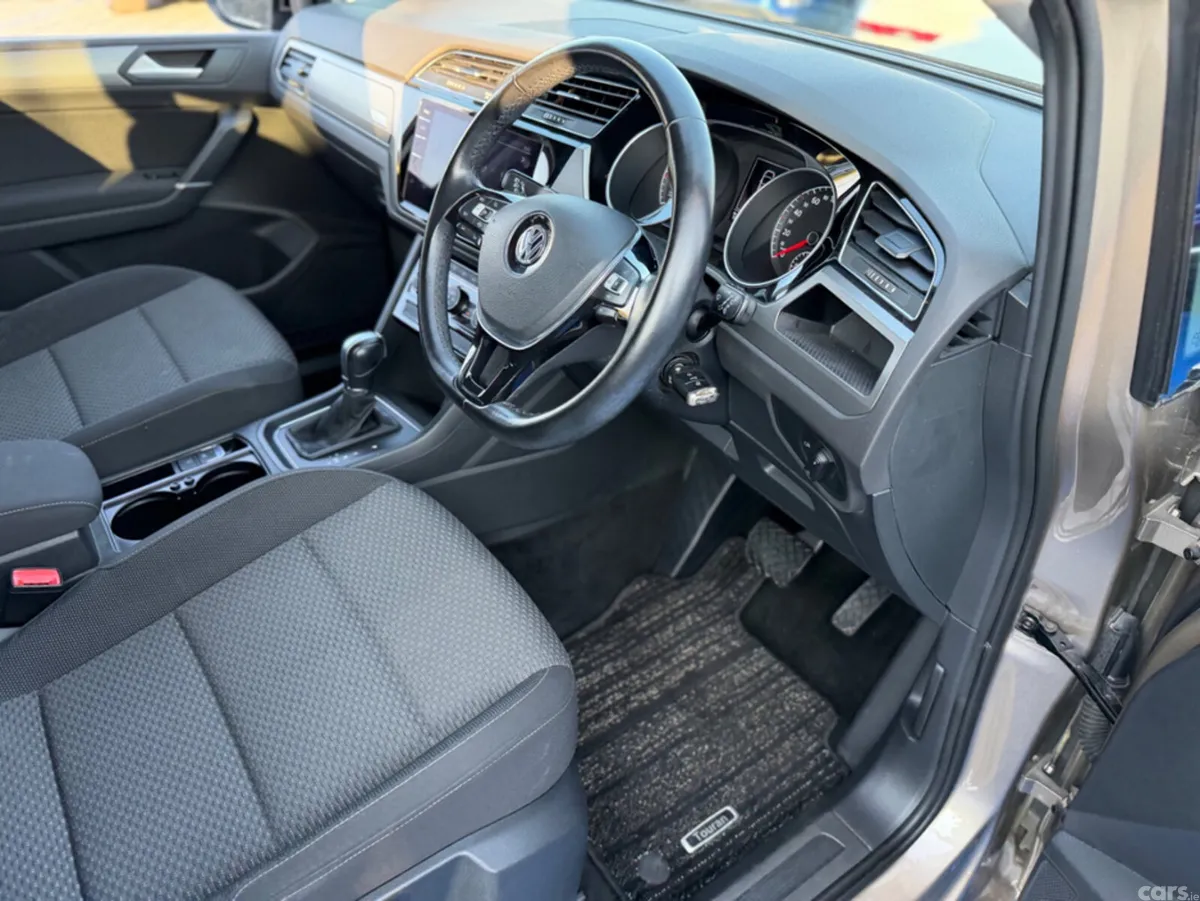 Volkswagen Touran MPV, Diesel, 2019, Beige