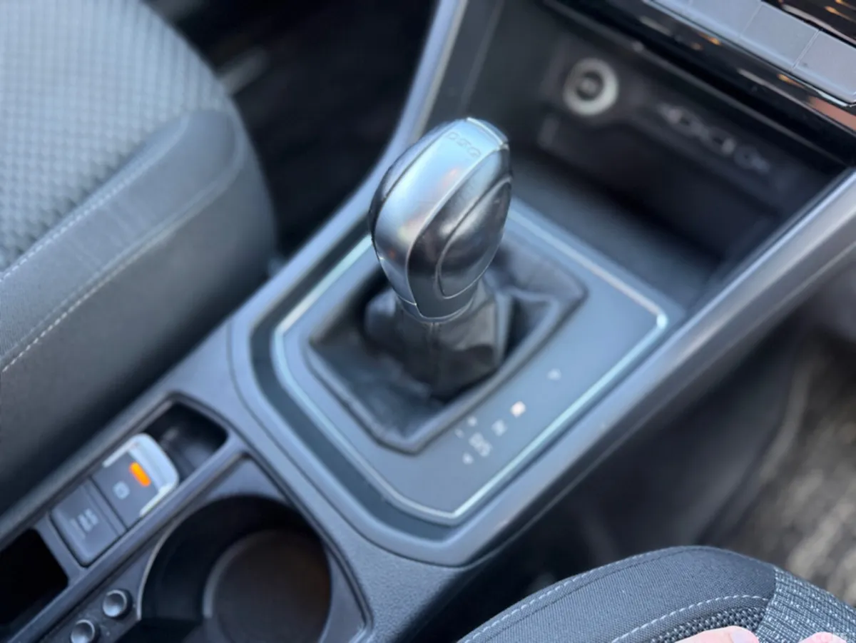 Volkswagen Touran MPV, Diesel, 2019, Beige