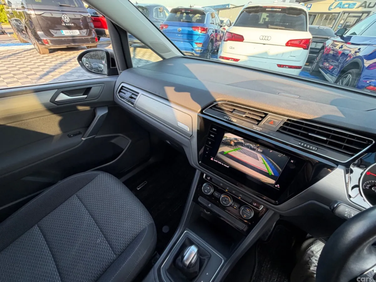 Volkswagen Touran MPV, Diesel, 2019, Beige