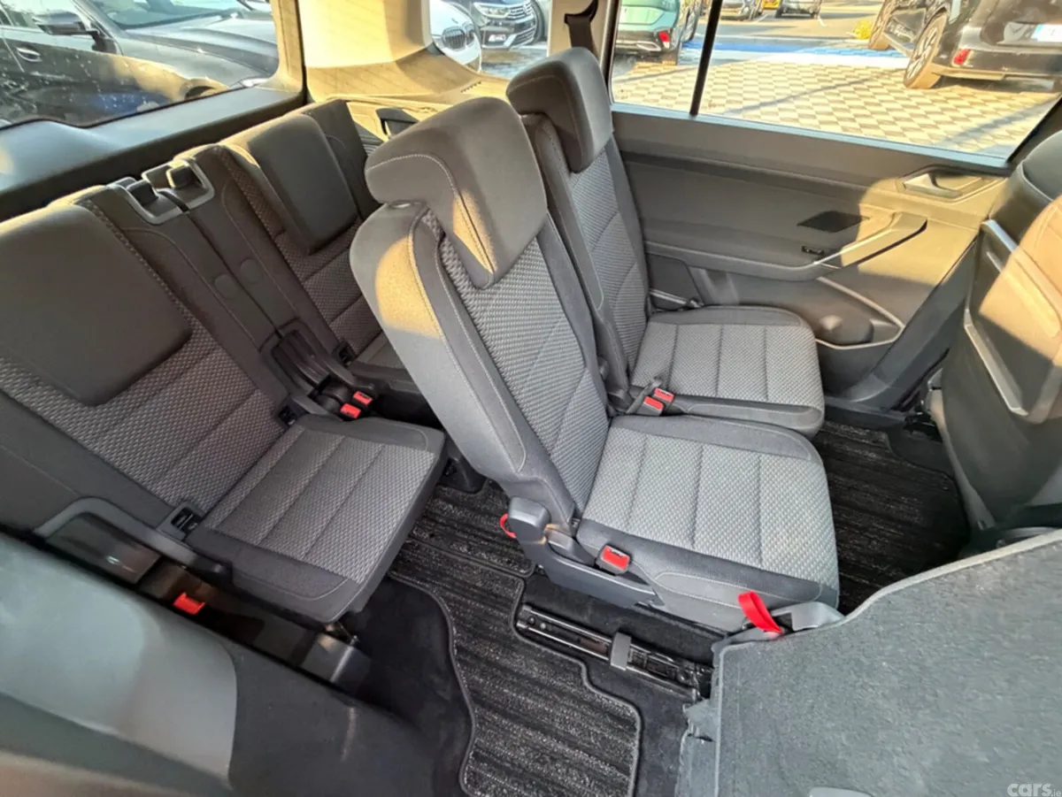 Volkswagen Touran MPV, Diesel, 2019, Beige