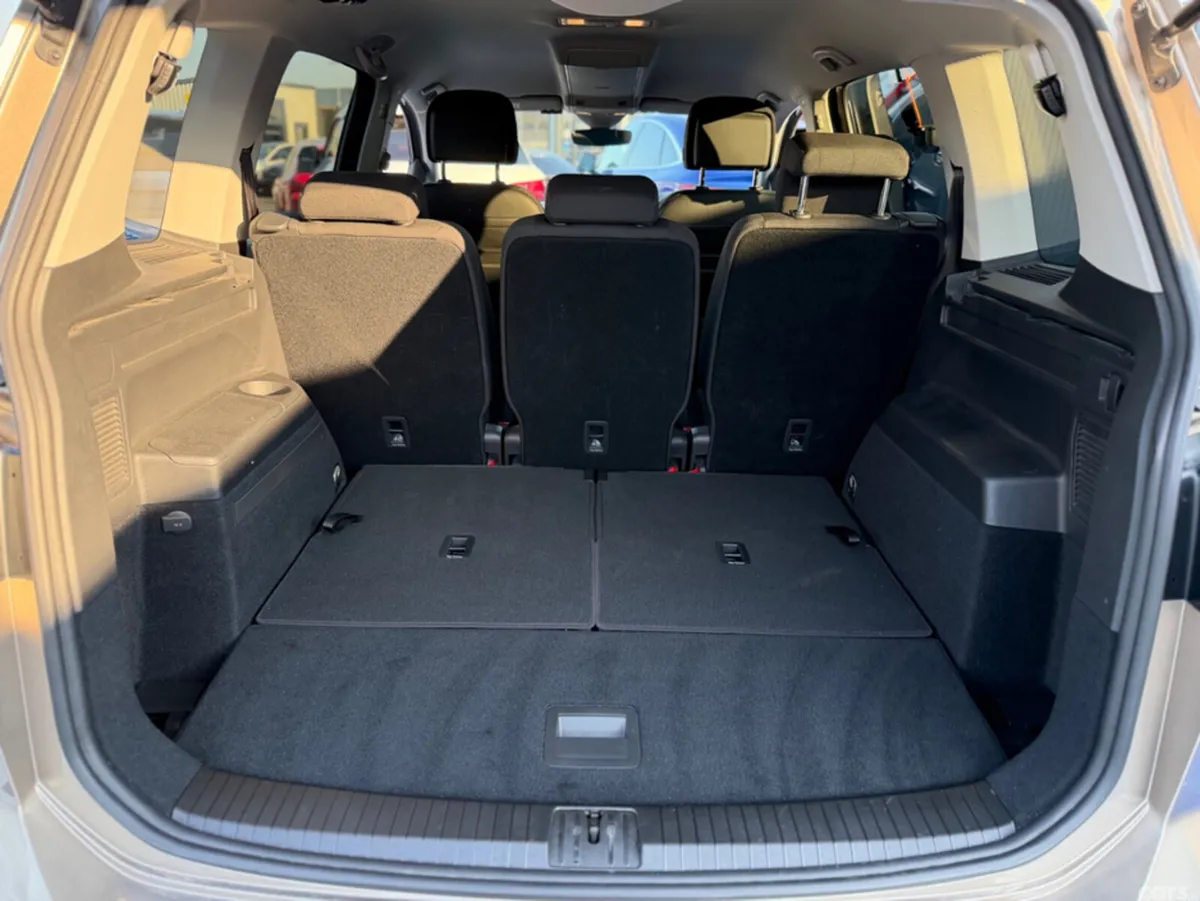 Volkswagen Touran MPV, Diesel, 2019, Beige