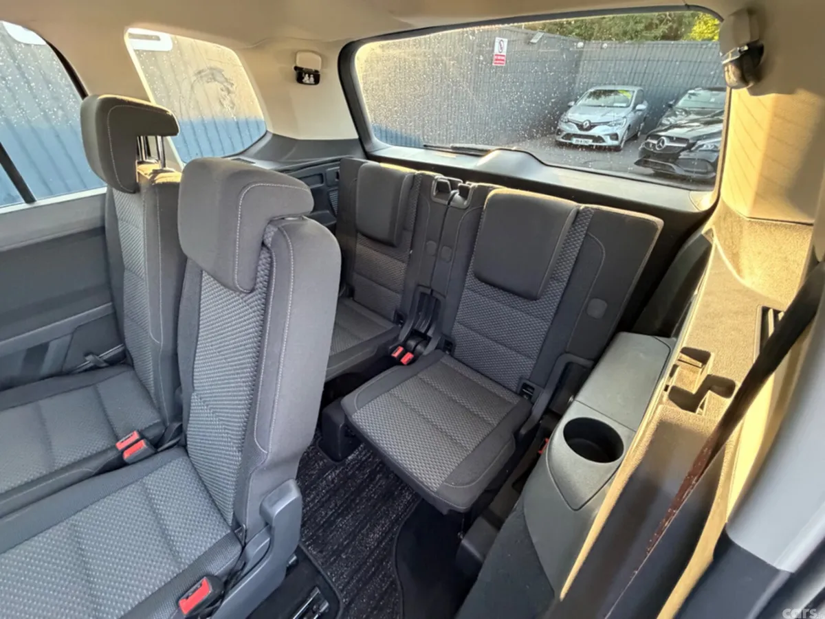 Volkswagen Touran MPV, Diesel, 2019, Beige