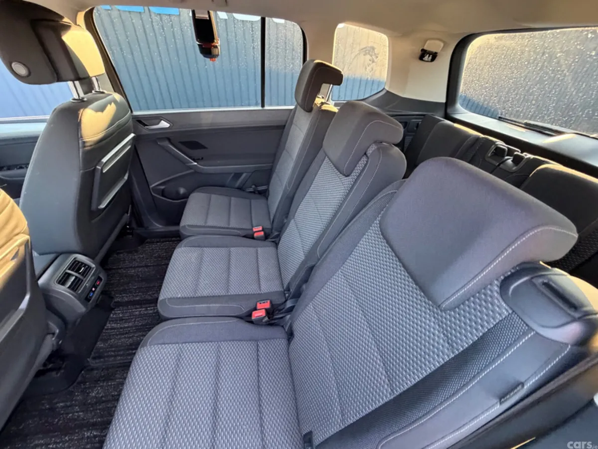 Volkswagen Touran MPV, Diesel, 2019, Beige