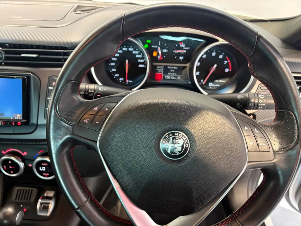 Alfa Romeo Giulietta Hatchback, Petrol, 2017, White