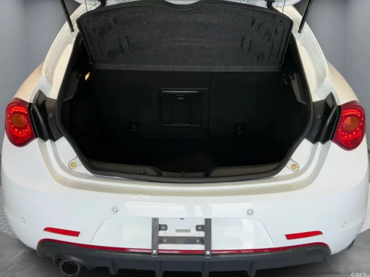 Alfa Romeo Giulietta Hatchback, Petrol, 2017, White