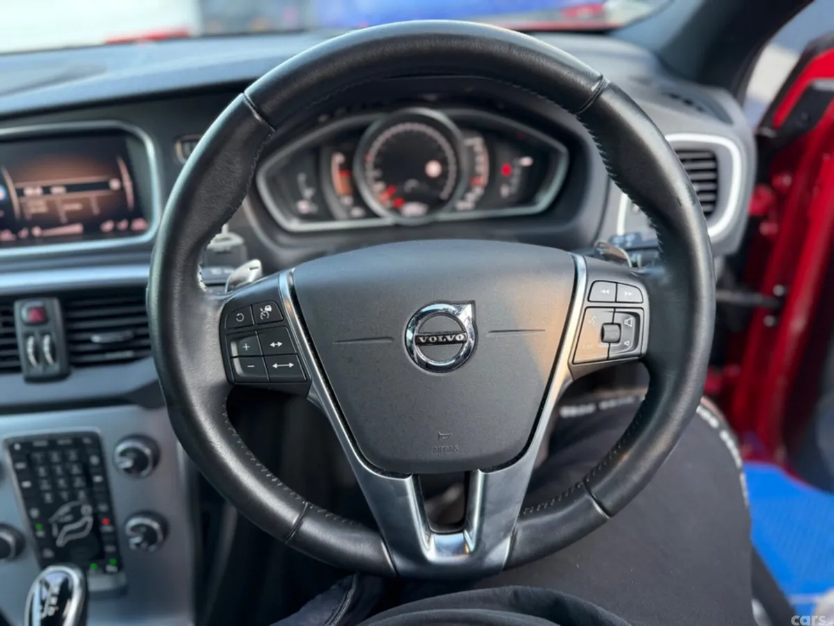 Volvo V40 Hatchback, Diesel, 2018, Red