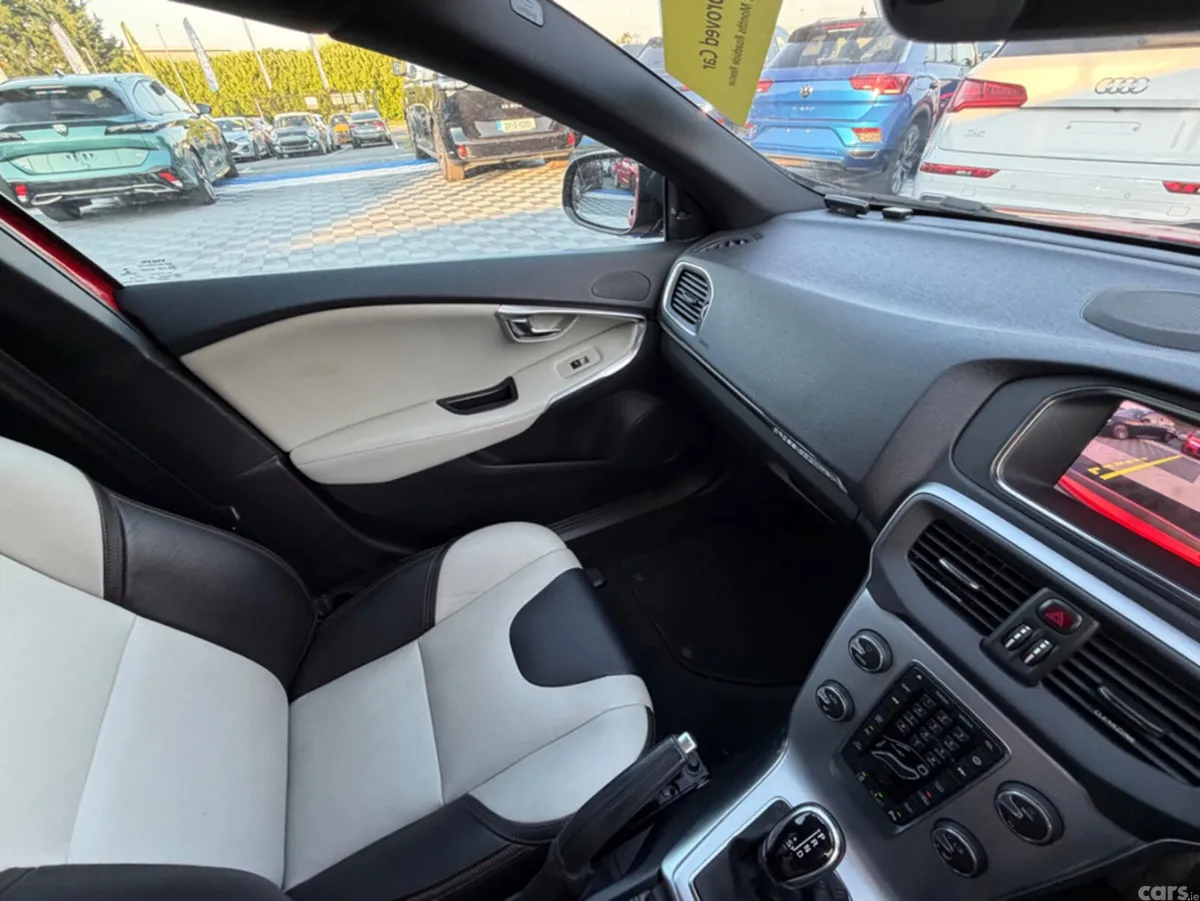 Volvo V40 Hatchback, Diesel, 2018, Red